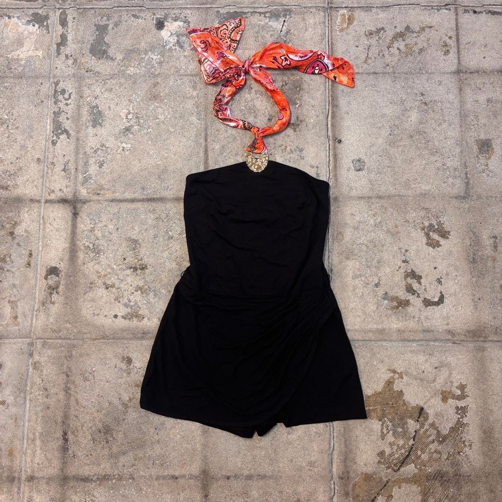 Cache Black Garment with Zipper Detail